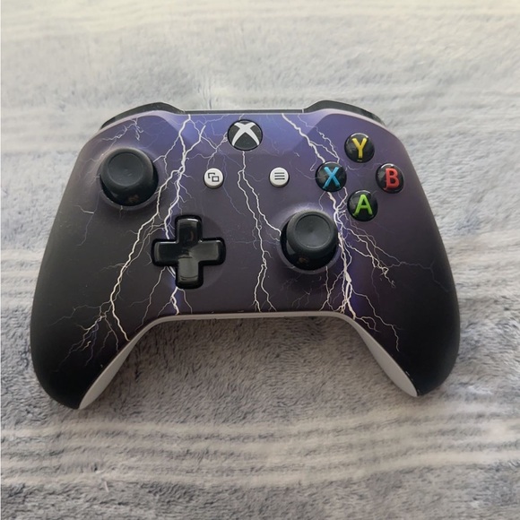 Xbox one with all it needs. - Picture 4 of 5